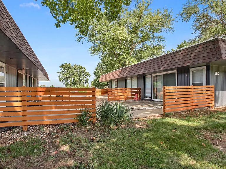 10561 Cypress Ave — Photo 18
