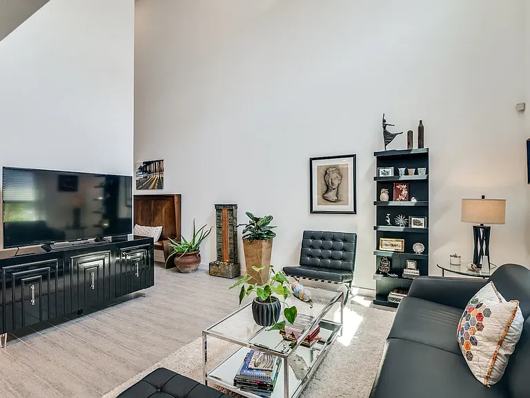 2724 Splendor Dr — Photo 5