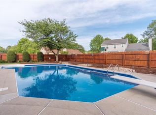 905 Country Trail Ct, Chesapeake, VA 23322