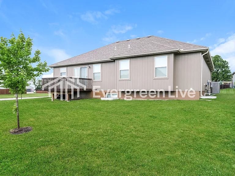 900 SW Chickadee Dr — Photo 15