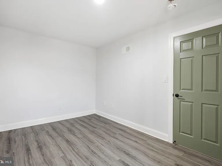 1406 S Allison St — Photo 26