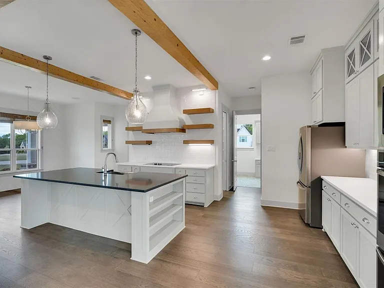 140 Farish Ln — Photo 12