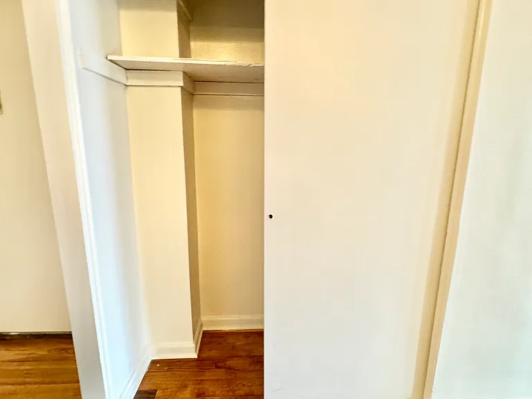 1545 Rhinelander Ave #4X — Photo 9