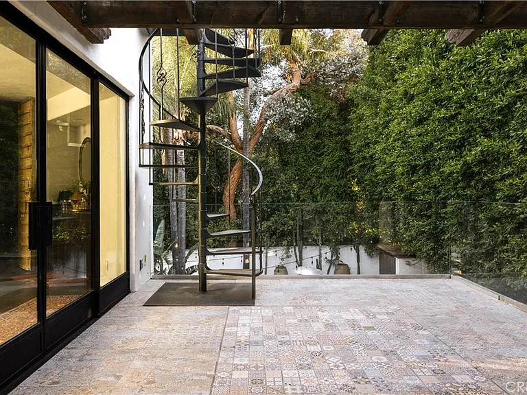 4909 Woodley Ave — Photo 27