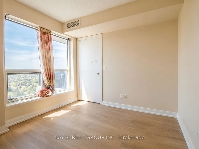 151 Village Green Sq #2703 — Photo 17