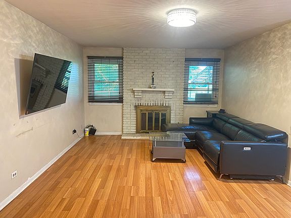 3rd image of 530 Springhill Cir