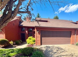 717 Village Club Rd, Northfield, OH 44067
