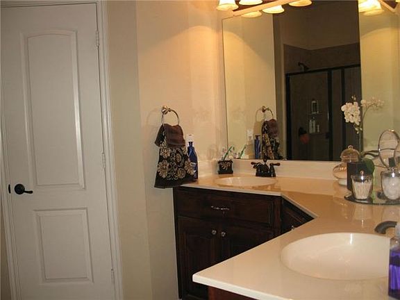 5th image of 812 Evergreen Ln