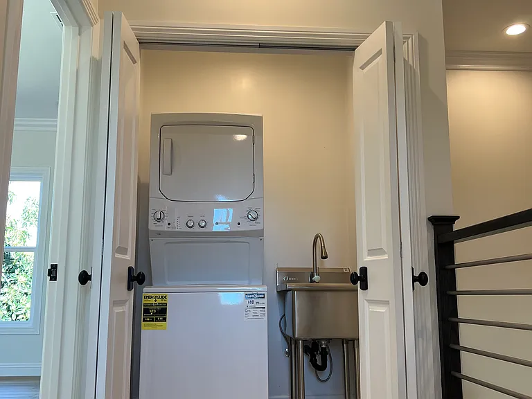 203 S Meridith Ave — Photo 12