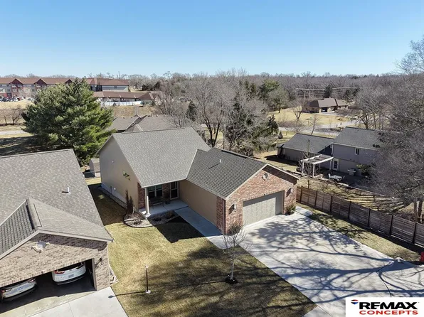 150 S 92nd St, Lincoln, NE 68528