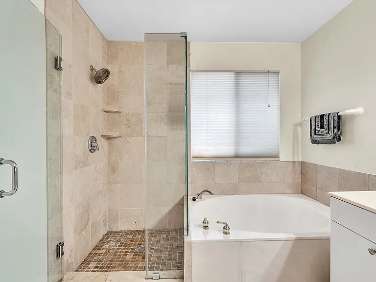 1449 Banyan Cir — Photo 34