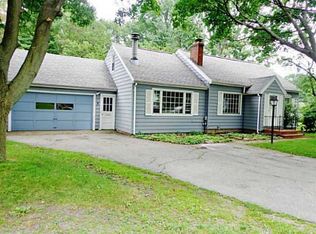 3 Woodview Dr, Rochester, NY 14624