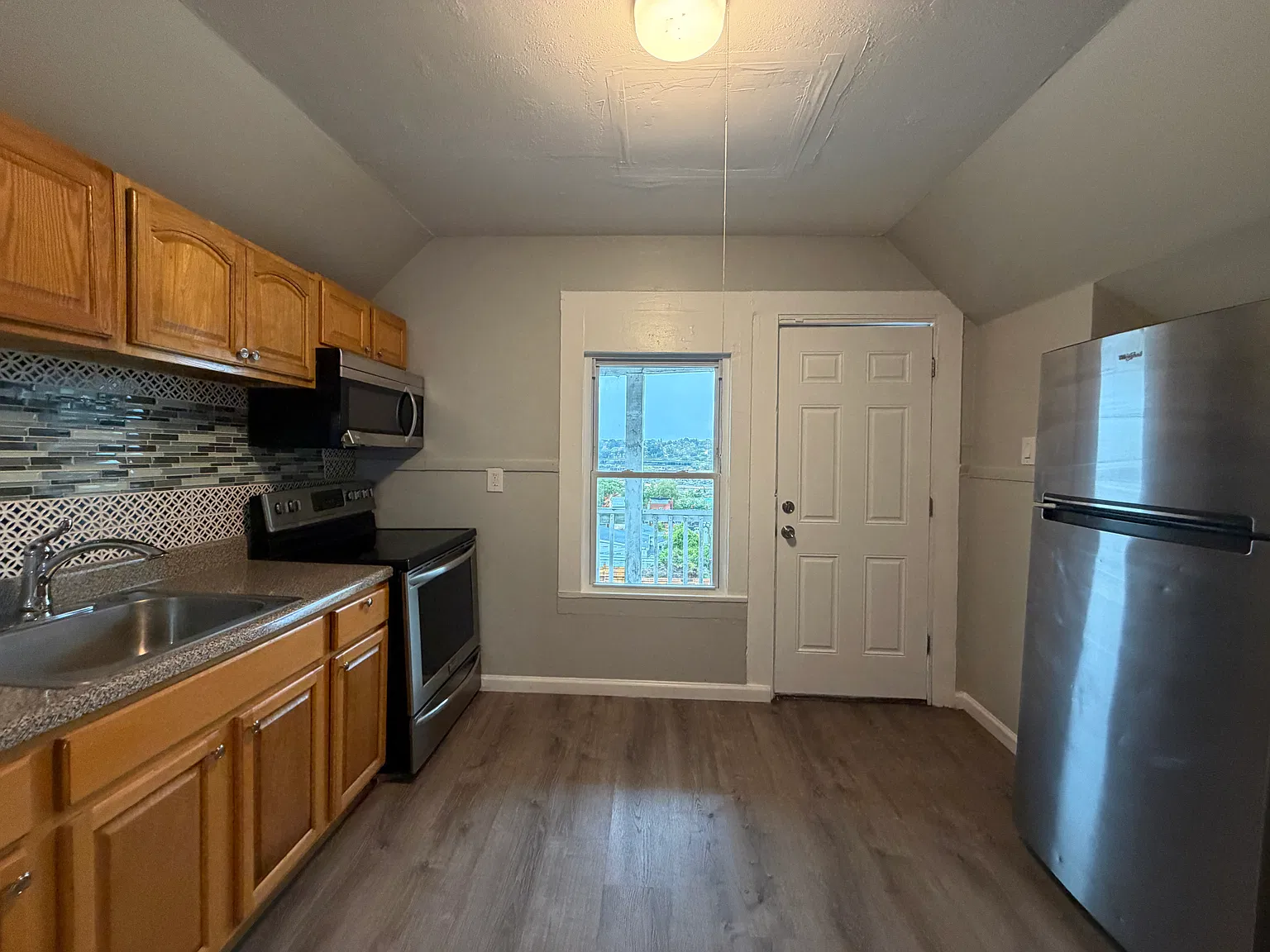 1 bed, $1,050 — Photo 3