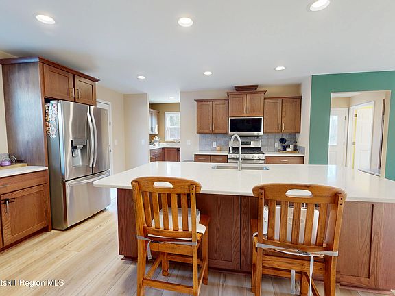 2nd image of 1608 Sleepy Hollow Road