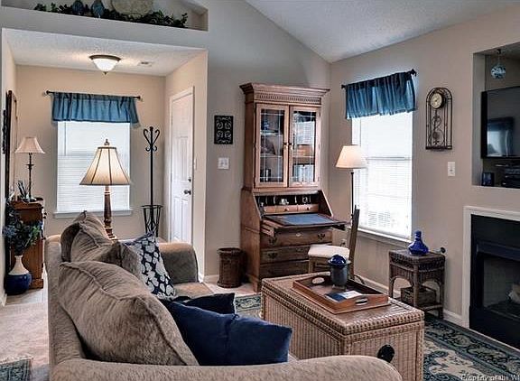 5th image of 303 Westgate Cir #303