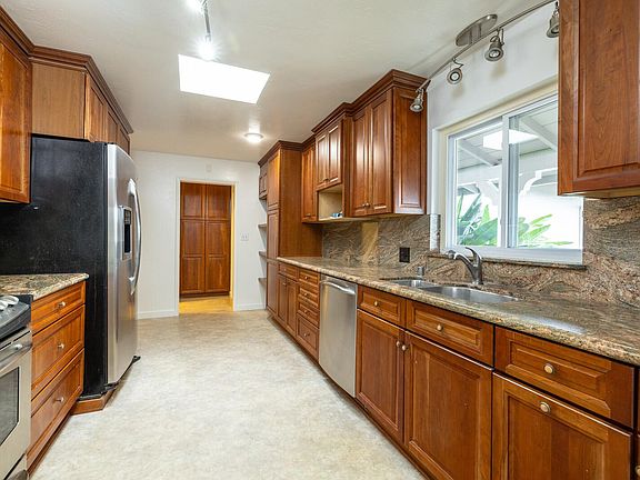 5th image of 641 S Henry Ave