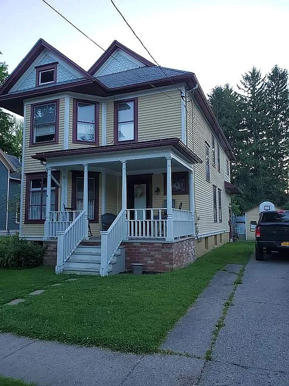 35 Leverett St photo 1
