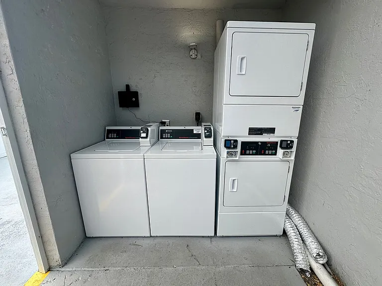 Phillippi Square Apartments — Photo 36