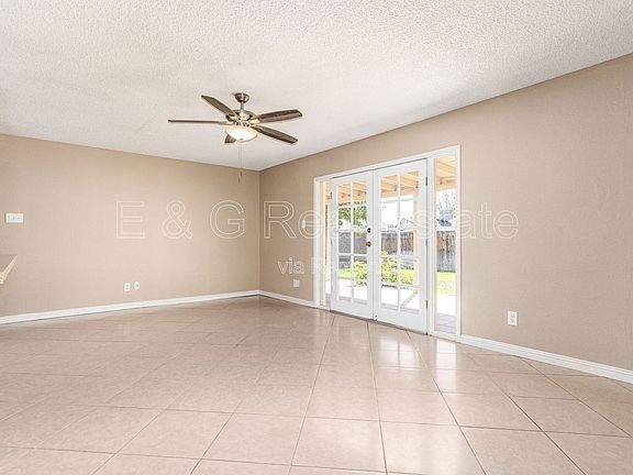 4th image of 1049 E Carter Dr