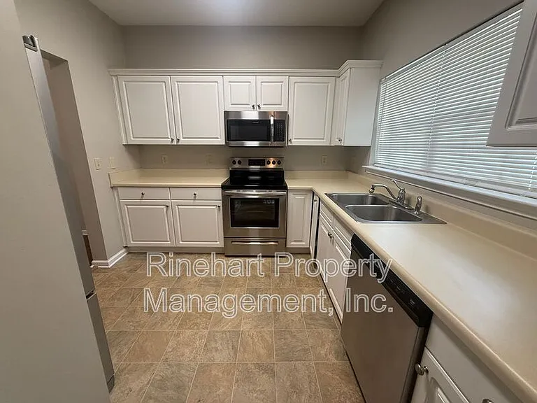 760 Tavern Ct — Photo 2