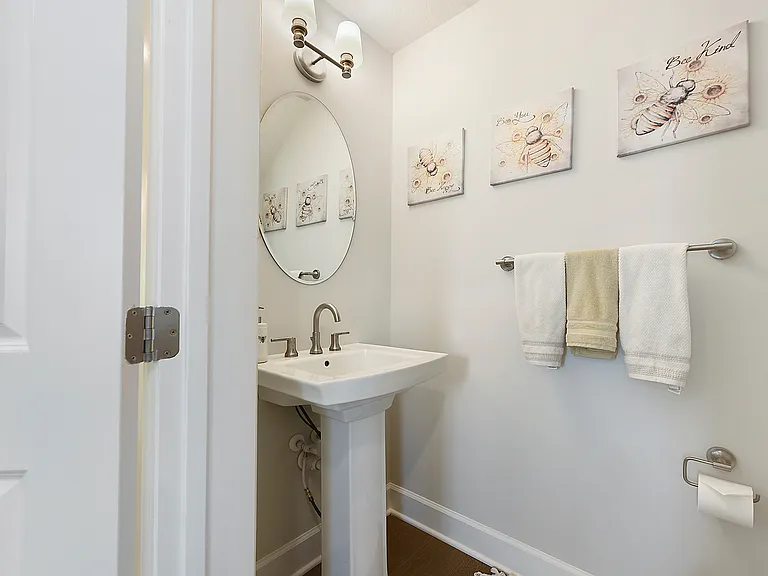 409 Spruce Ln — Photo 8