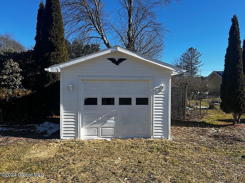 4th image of 110 Linda Drive