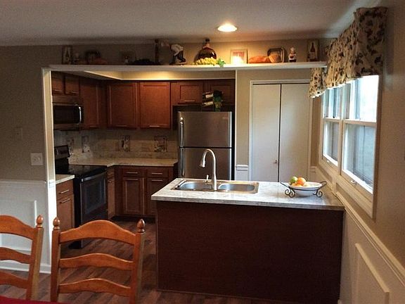 3rd image of 105 Waterford Dr