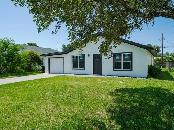 213 Lazy Ln, Rockport, TX 78382