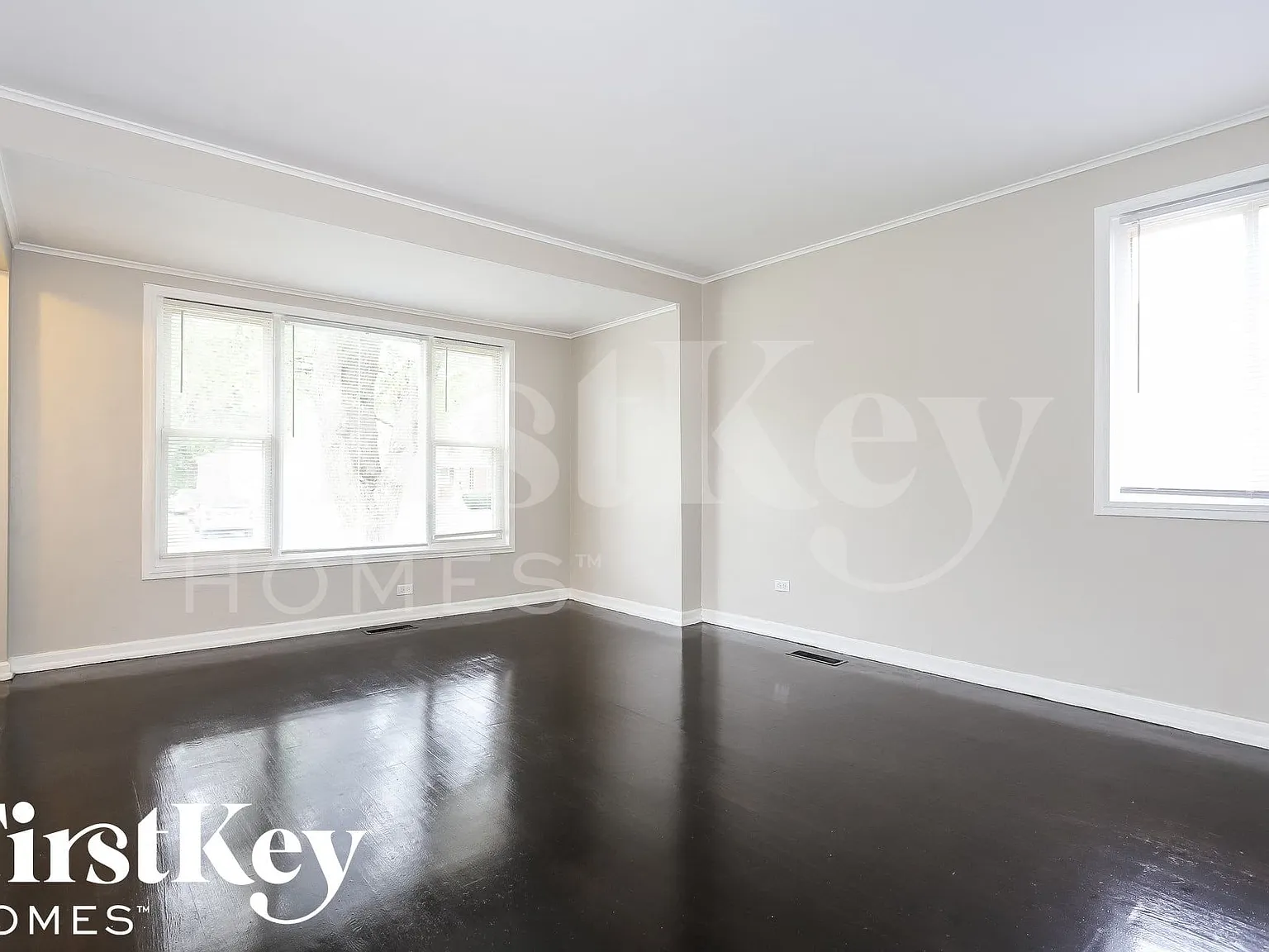 3 bed, 1.5 bath, 1250 sqft, $2,470 — Photo 3