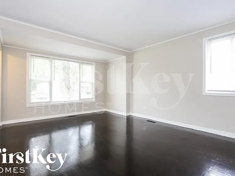 14347 Woodlawn Ave — Photo 3