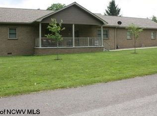 184 N Brandenburg St, Belington, WV 26250