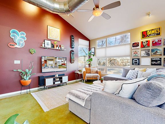 4th image of 827 Blondel St #205