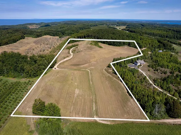 E Rudy Dr, Northport, MI 49670