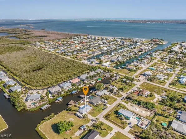 2596 Baybreeze St, Saint James City, FL 33956