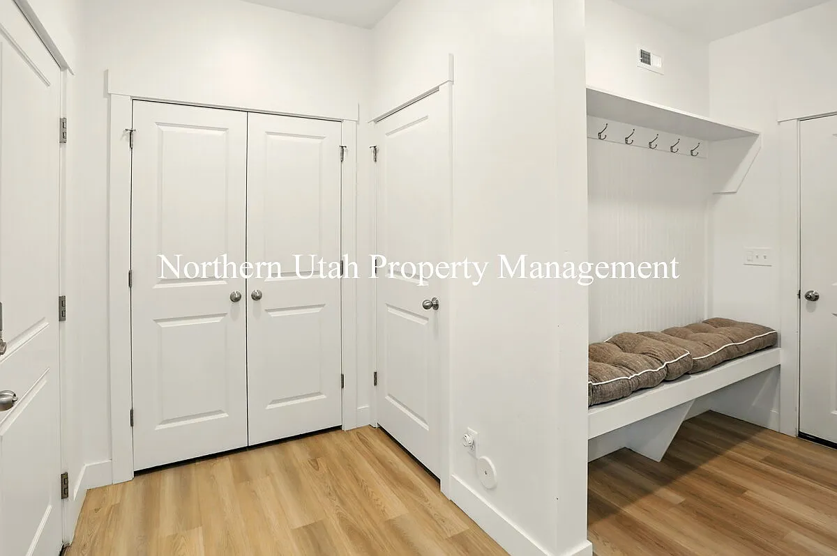 2 bed, 2.5 bath, 1734 sqft, $1,650 — Photo 4