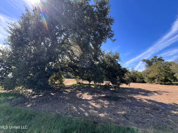 5025 Ioor Ave, Bay Saint Louis, MS 39520