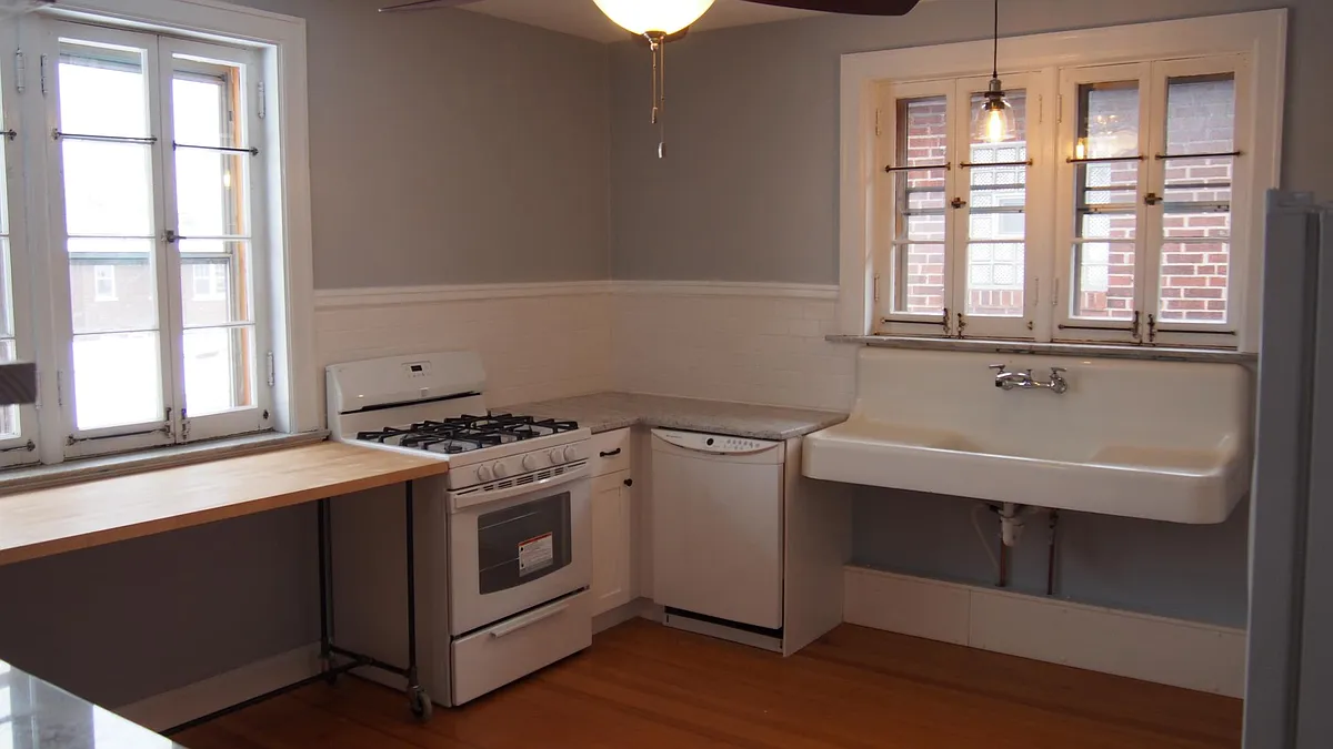 Building Photo - 3939 Fillmore St