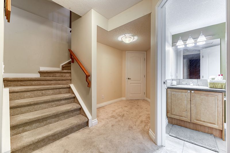 Calgary Townhouse for rent - 3 Bedrooms — photo 32