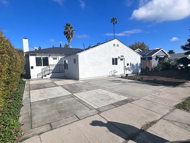19611 Gault St — Photo 1
