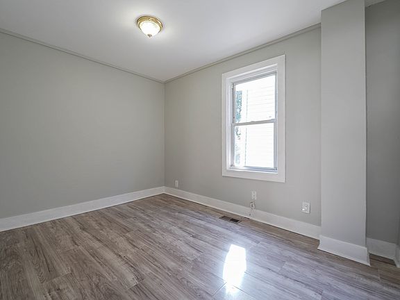 5th image of 252 Somerset Ave