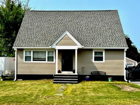 22 Belleview Ave, Tiverton, RI 02878