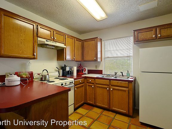 3rd image of 2514 Pearl St APT 205