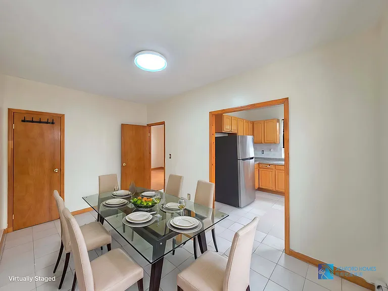 1533 E 32nd St #2 — Photo 3