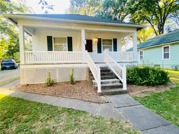 706 Pine St, Sweet Springs, MO 65351