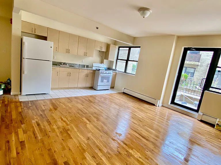 44 Hilton Ave #A4 — Photo 2