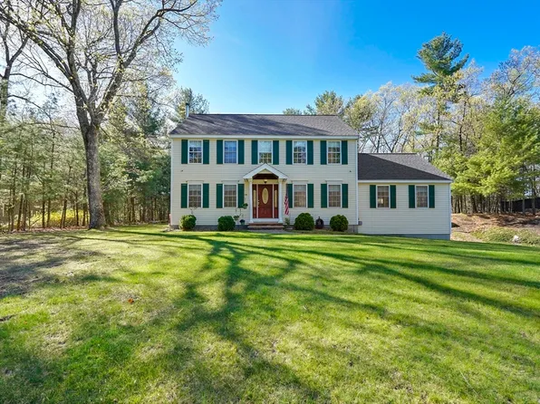 28 Emerald St, Tyngsboro, MA 01879