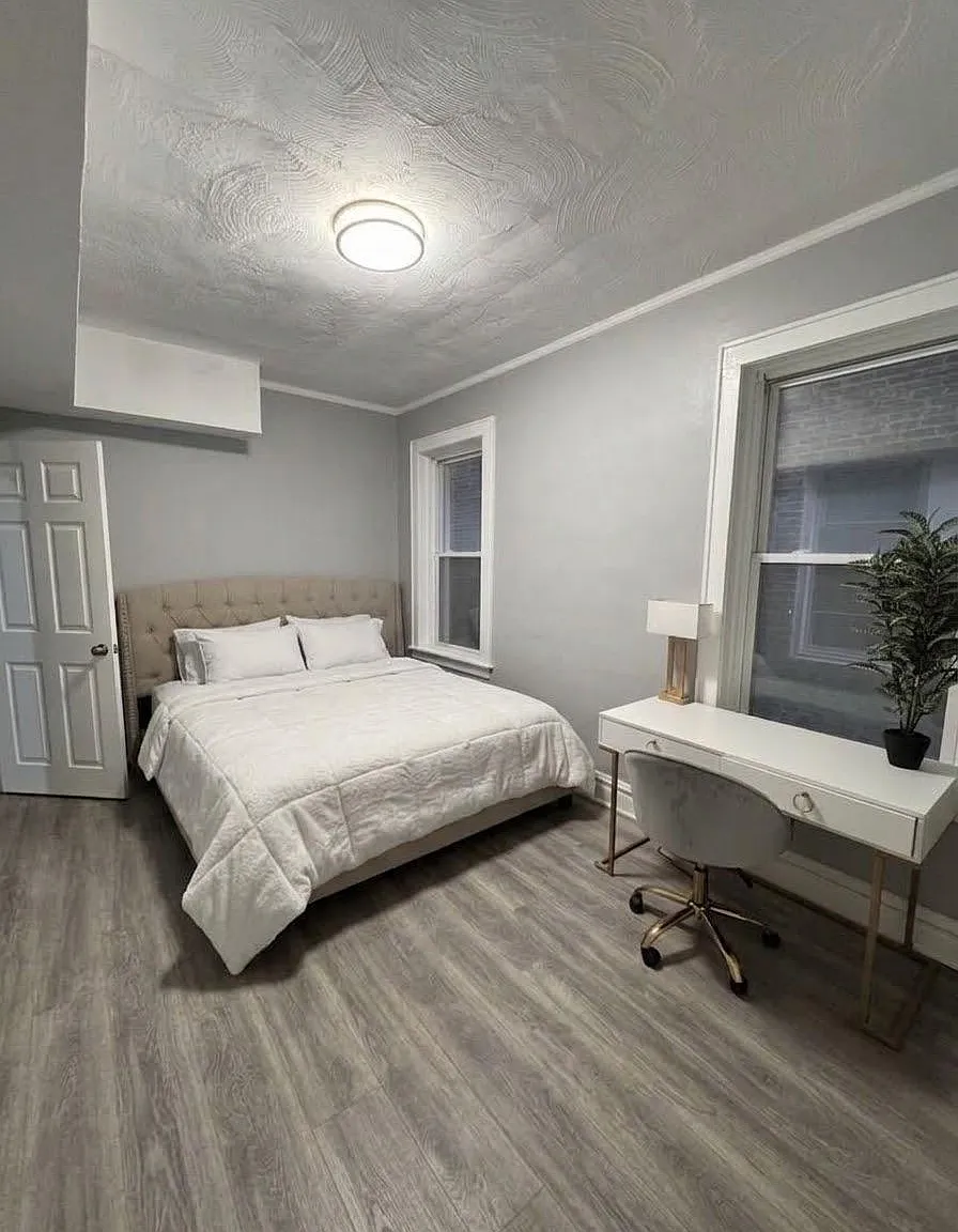 2 bed, 1.0 bath, 1200 sqft, $897 — Photo 1
