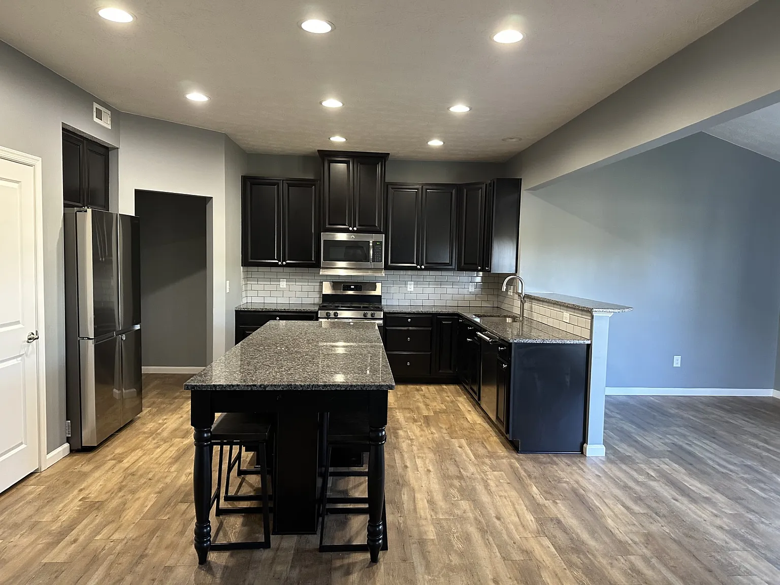 4 bed, 3.5 bath, 2455 sqft, $2,950 — Photo 2