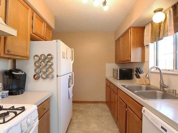4th image of 215 York View Ct NW #6