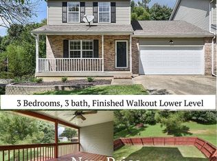 812 Woodsedge Dr, Maryville, IL